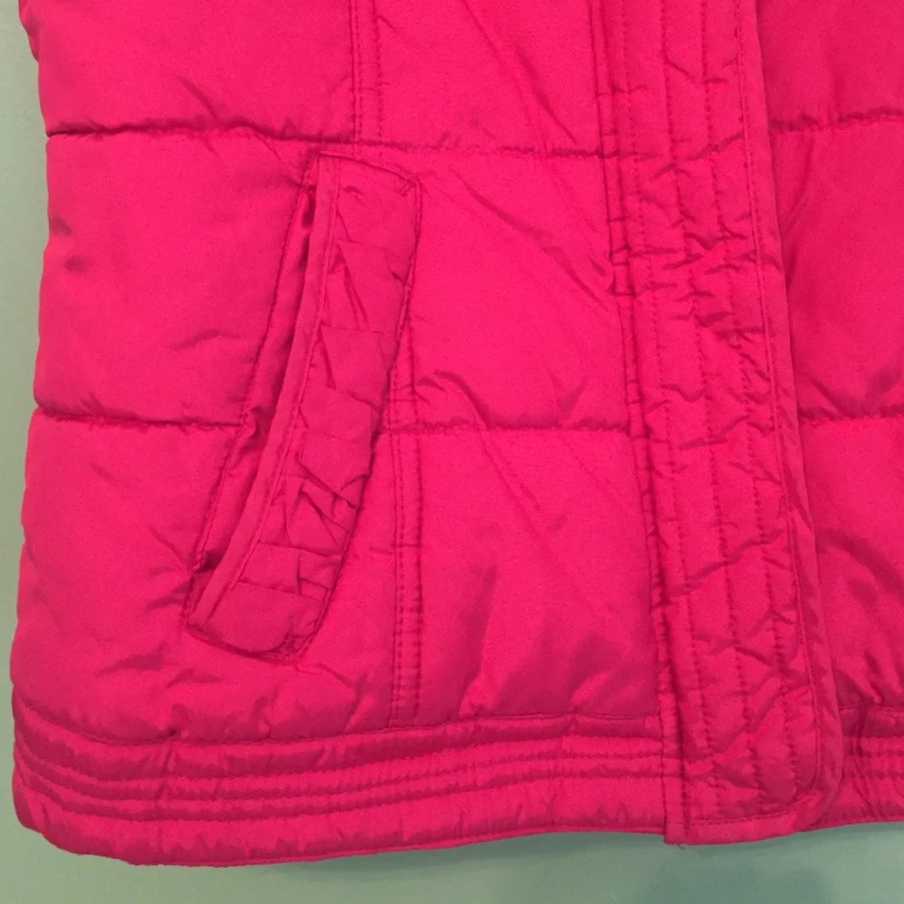 Red vest NY&Co..‎